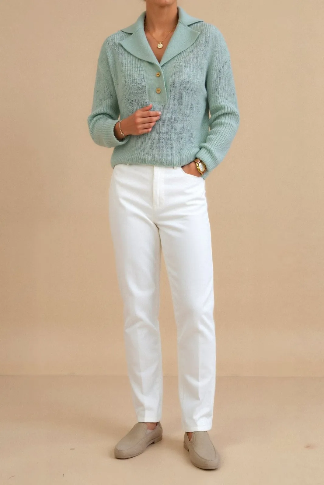 Chic Elegant Knit Sweater with Large Collar and Button Detail