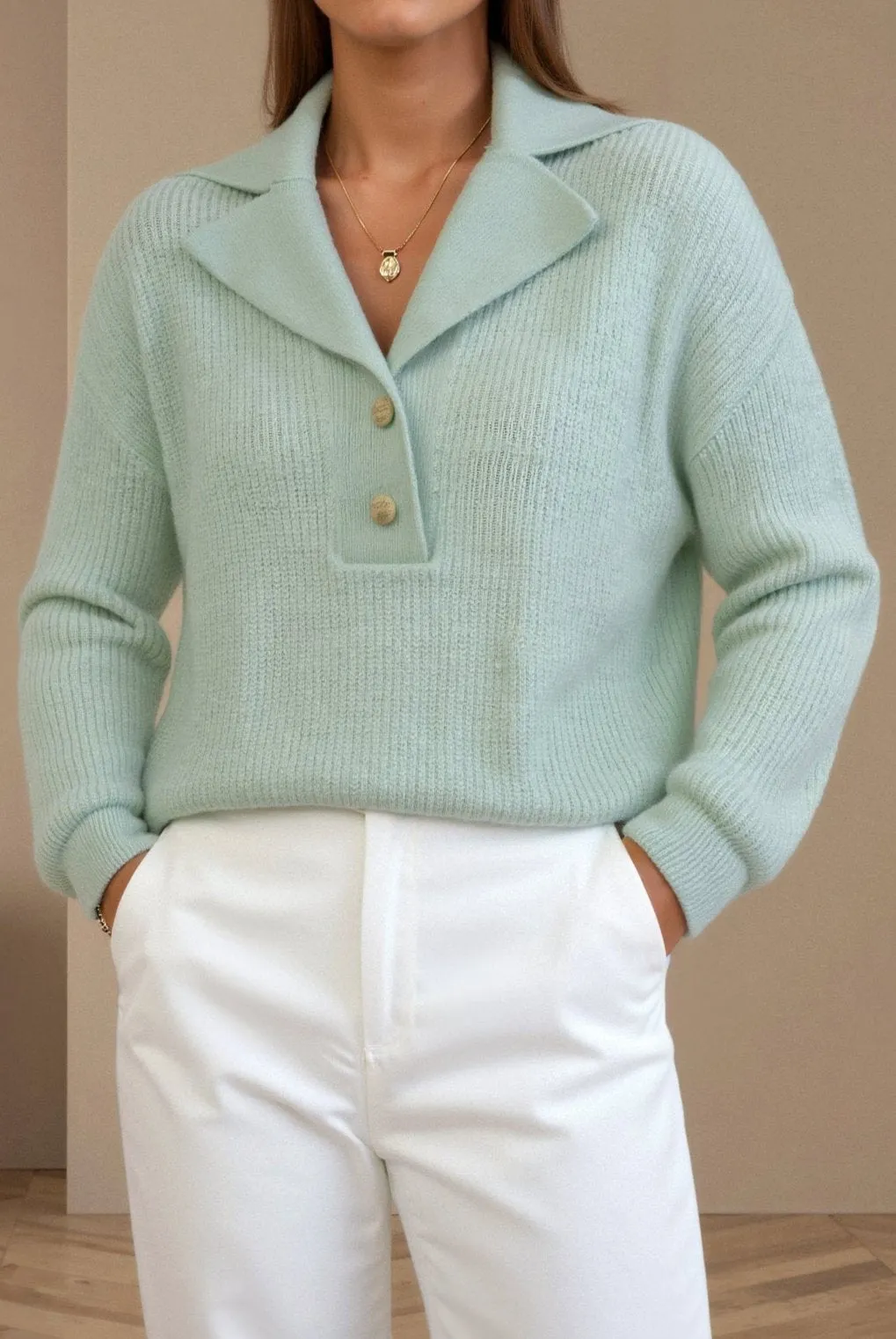 Chic Elegant Knit Sweater with Large Collar and Button Detail