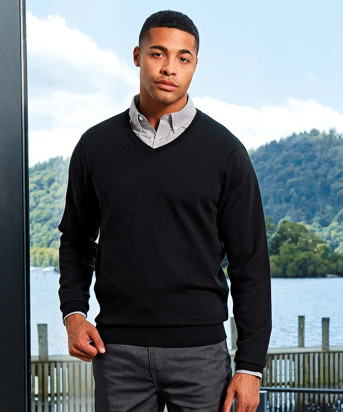 Navy - V-neck knitted sweater