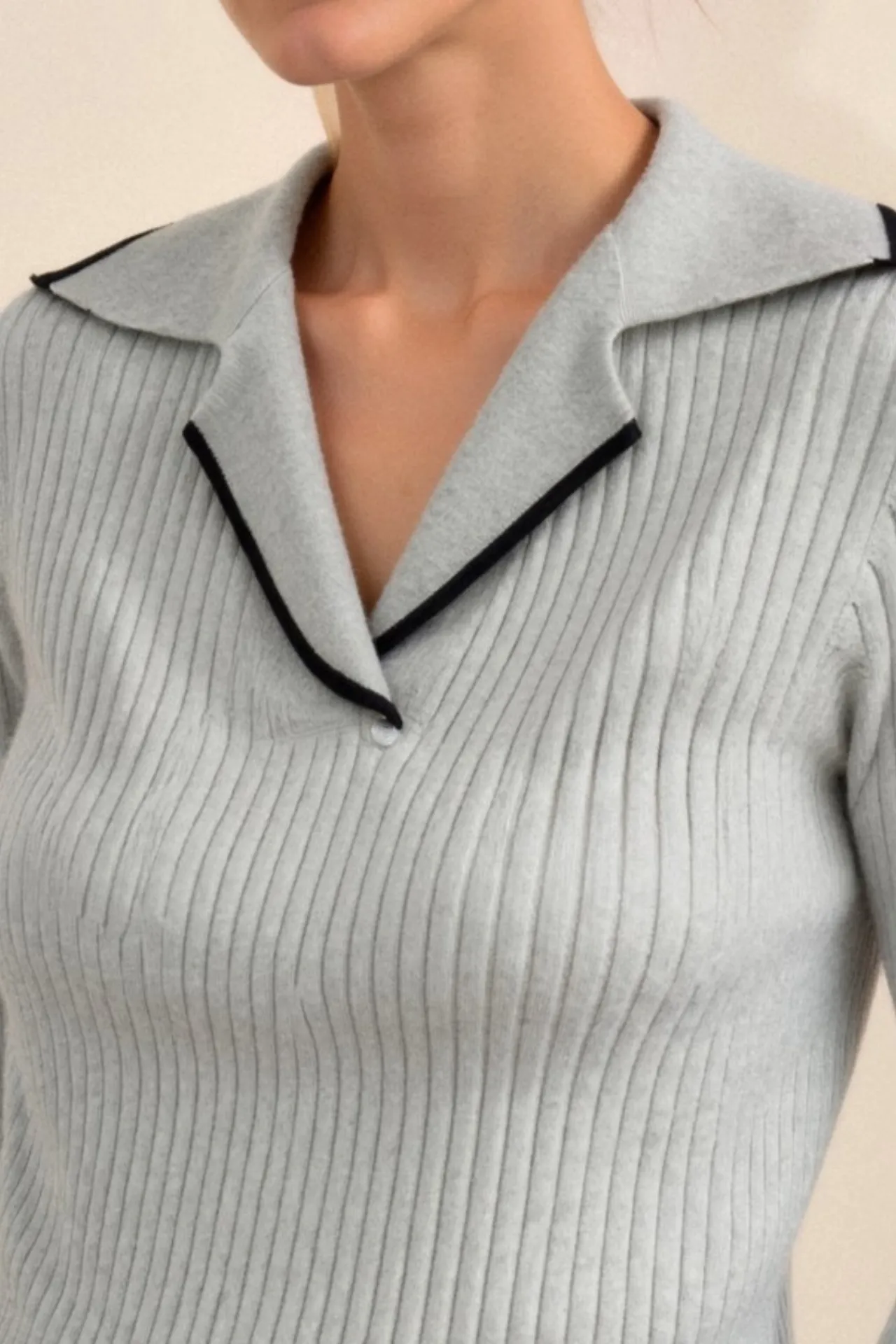 Old Money Contrast Trim Gray Label Neck Sweater